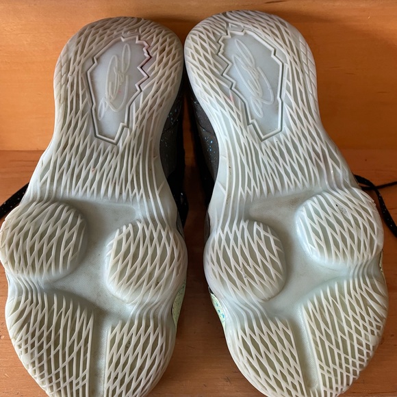 Nike LeBron 17 Constellations - Picture 2 of 4